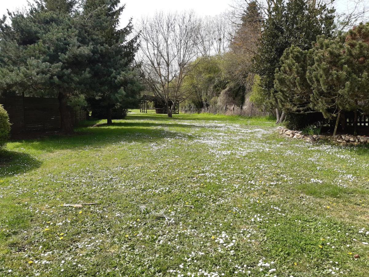 Bed and Breakfast Au Charme de l'Eure Villiers-le-Morhier Exterior foto